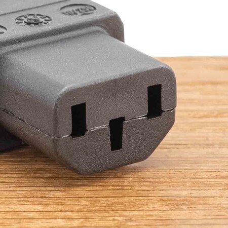 C13 Apparaatstekker