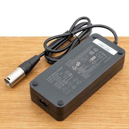 Fiets acculader 36V 2A - 5,5 x 2,1 mm pin + XLR 3-pins Neutrik