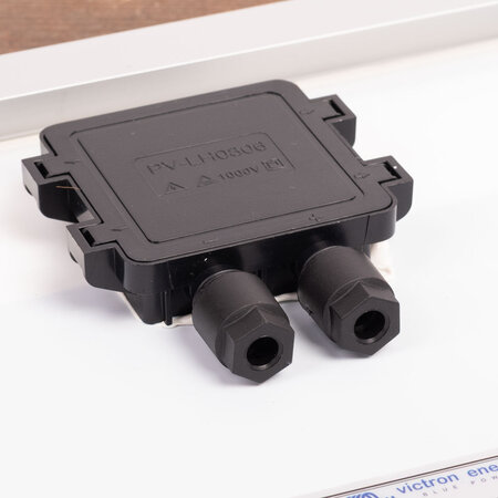 Victron BlueSolar 30Wp mono (380x450x25mm)