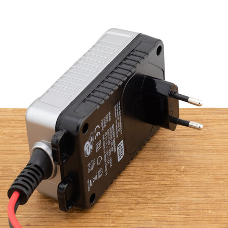 Carpoint BX-4M Druppellader 6V/ 12V 1A