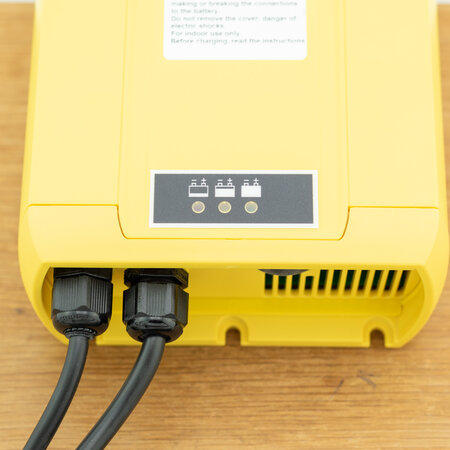 Energic Plus CBHD3 Hoogfrequent Acculader 24V 30A Nat