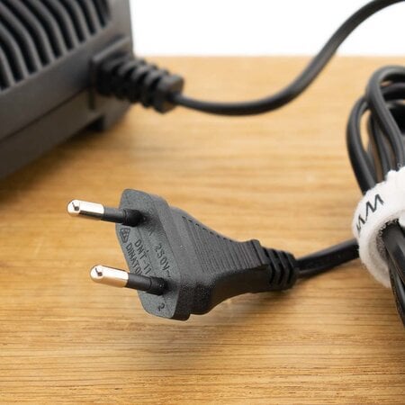 FERM CDA1131P Fast Charger 20V - Voor CDA1132P en CDA1133P accu - Retour