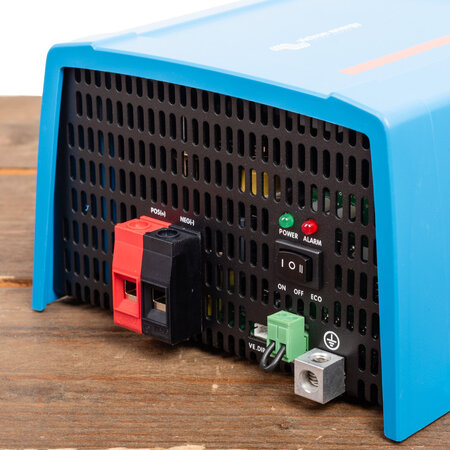 Victron Phoenix 24/1200 DC/AC Omvormer - IEC contactdoos