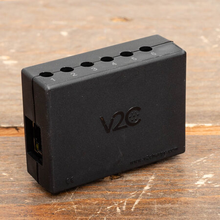 V2C Alva dubbele slimme laadpaal tot 22kW per aansluiting met 4G, RFID en OCPP