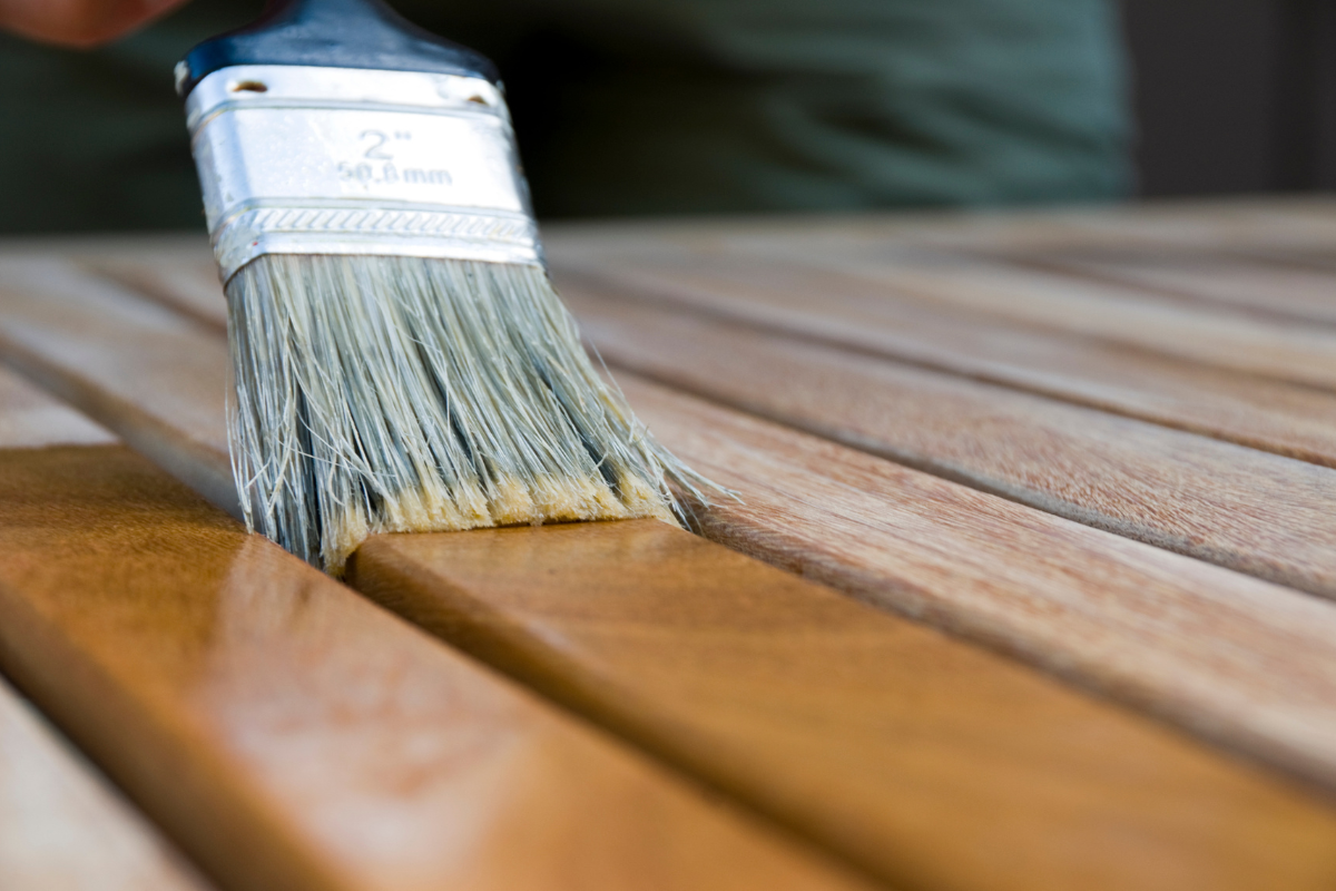 Hout beitsen: Stapsgewijze handleiding voor het beitsen van hout