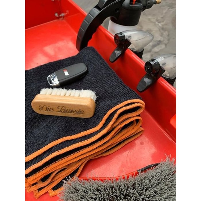 Die Bürste -  in Handarbeit hergestellt