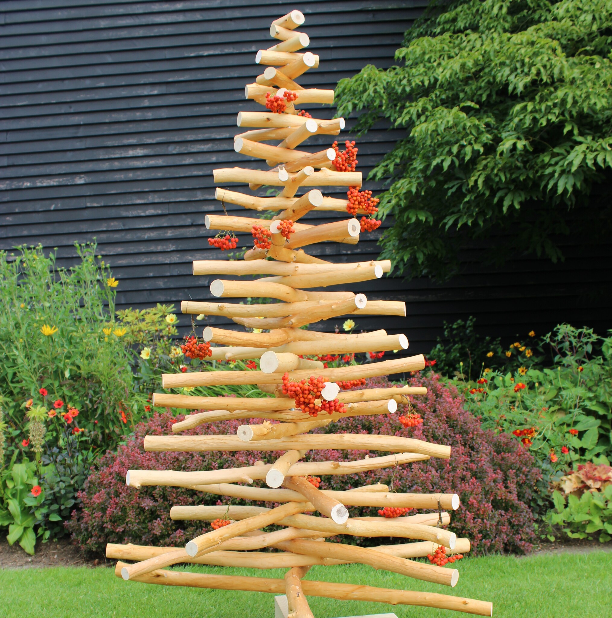 Houten kerstboom lijsterbes rond