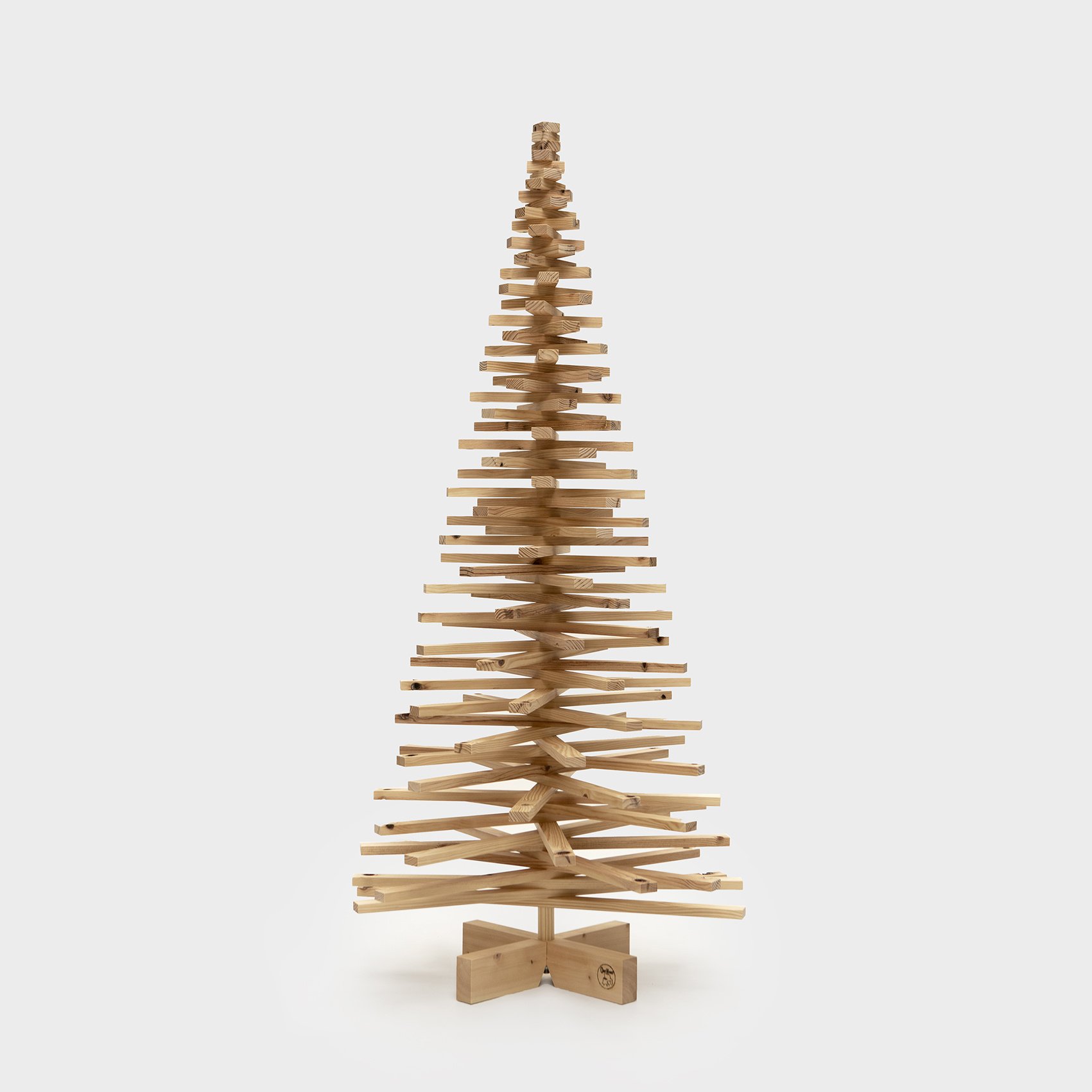 Houten kerstboom grenen met noesten