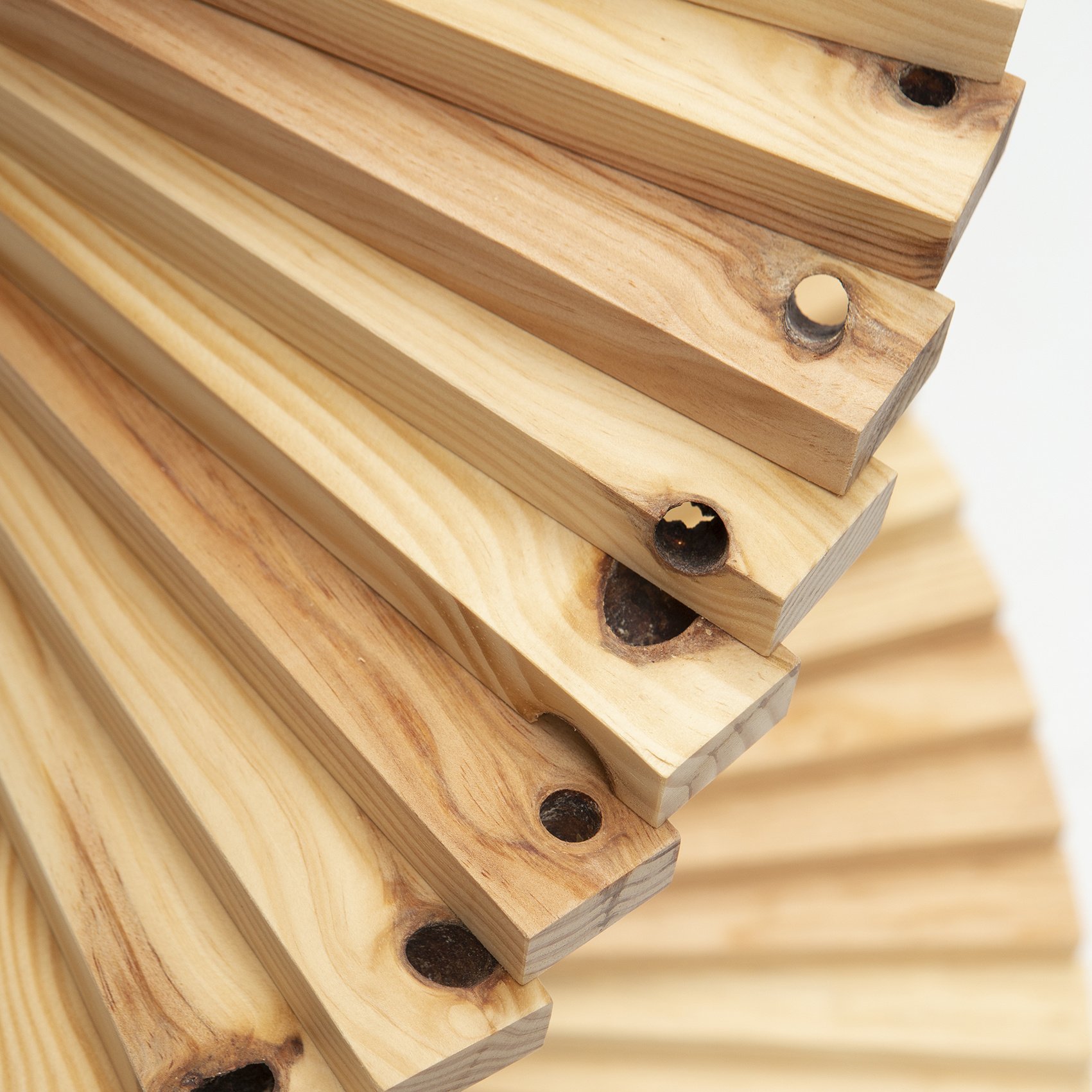 Houten kerstboom grenen met noesten