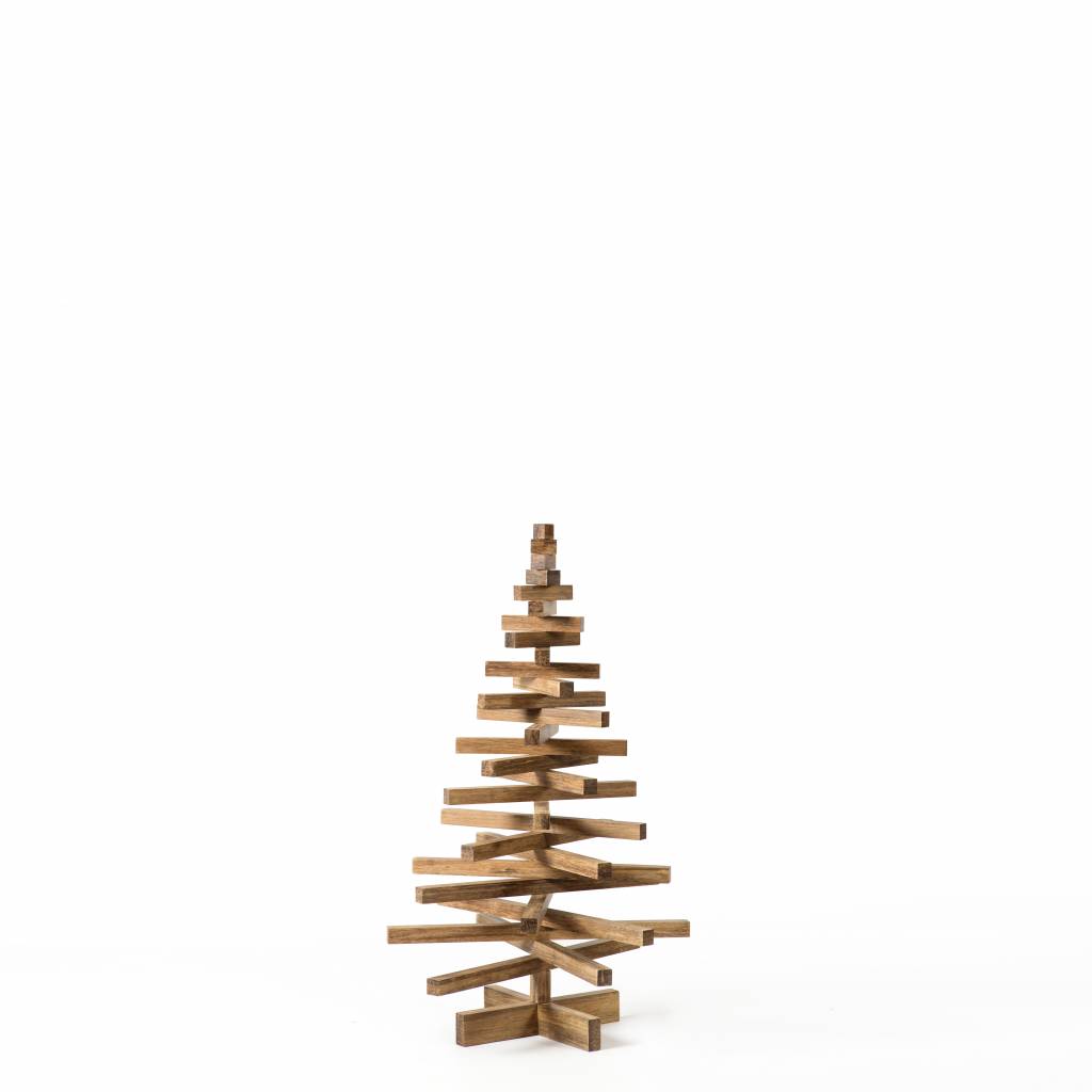 Houten kerstboom van geperste bamboelatten van 2 bij 2 cm