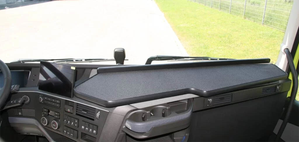 Dashboard table full length - Volvo FH5 (from 2021) - Joostshop