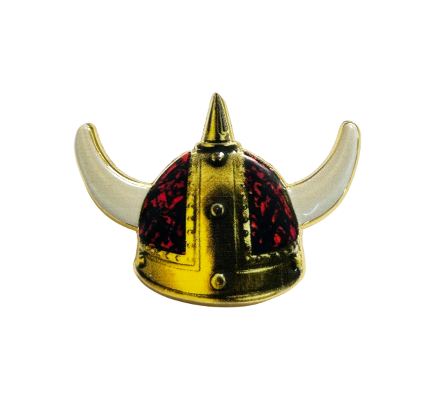Vikinghelm Metalen Pin – Deense Pluche Patroon – ca. 3 x 2,5 cm