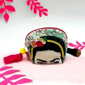 House of Disaster Make-uptas Frida Kahlo Half