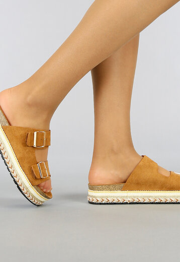 BF2023 Camel Suède-Look Slippers met Vrolijk Plateau