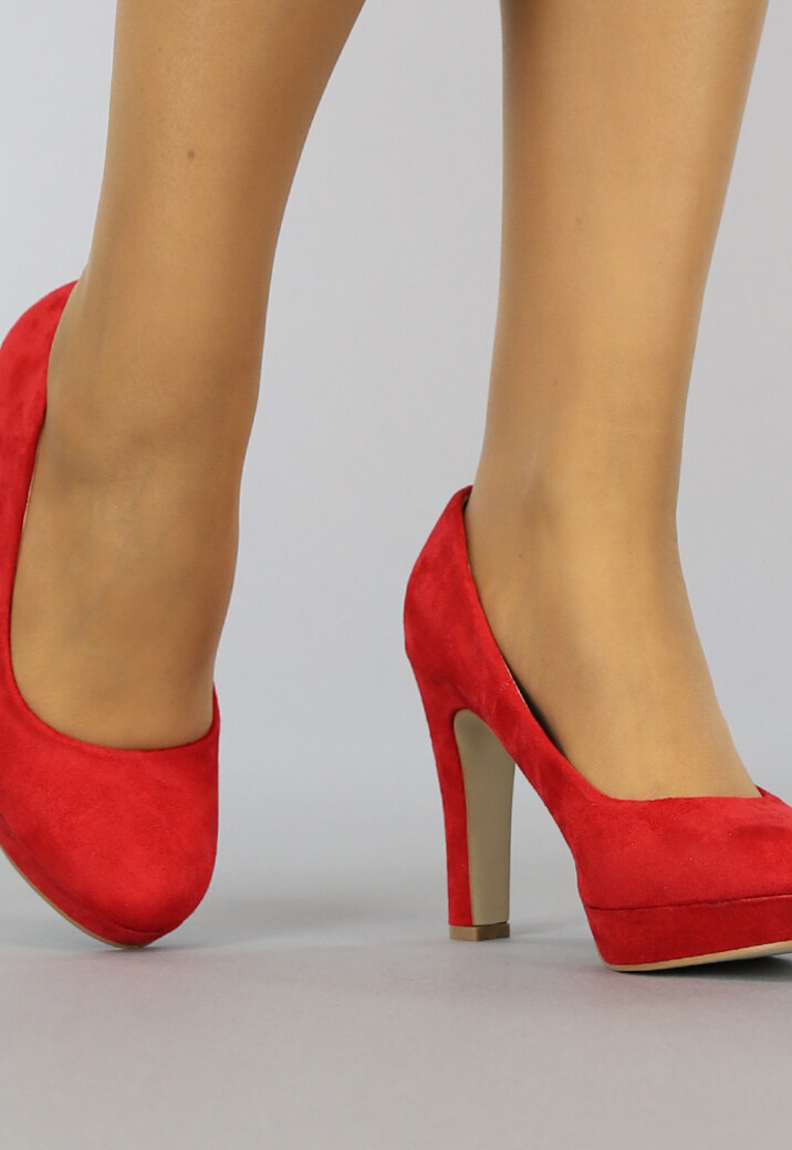 Rode Suède-Look Pumps met Plateau