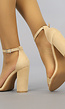 Beige Suède-Look Sandaletten met Peeptoe en Stevige Hak