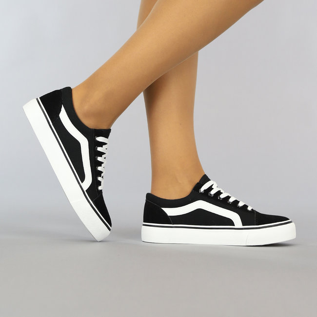 Zwarte Sneakers met Suède-Look en Witte Strepen - Uwantisell.nl