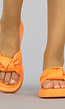 Oranje Lederlook Slippers met Knoopdetail