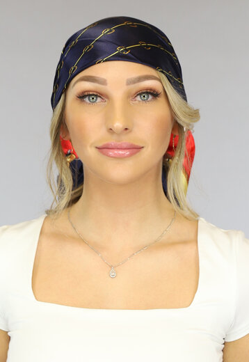 BF2023 Grote Satin Bandana met Blauwe Chain Print