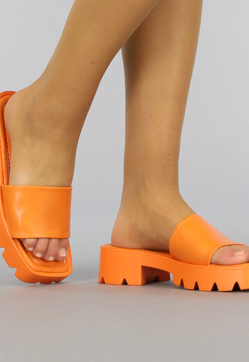 BF2023 Oranje Slippers met Brede Band en Grove Zool