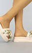 Beige Plateau Slippers met Knoop en Chain Detail