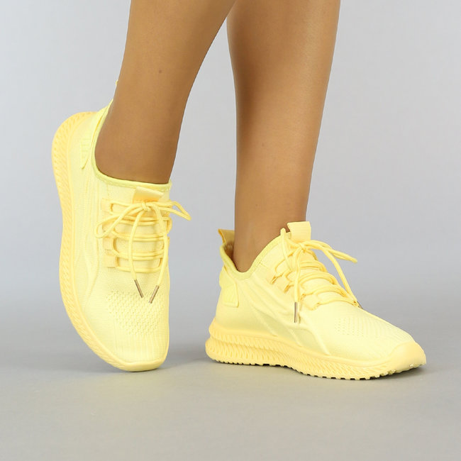 verachten kleding stof Kenmerkend Gele Slip-On Sneakers met Patroon Zool - Uwantisell.nl