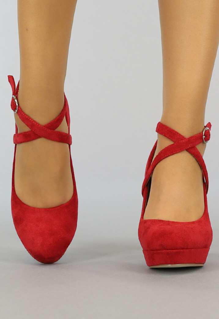 Rode Suède-Look Pumps met Enkelbandje