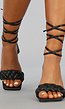 Zwarte Wikkel Sandaletten met Gevlochten Band en Driehoek Hak
