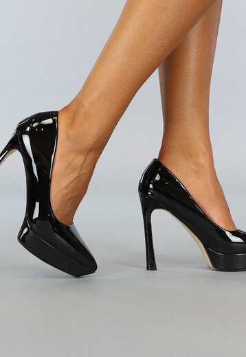 Zwarte Lak Pumps met Spitse Neus