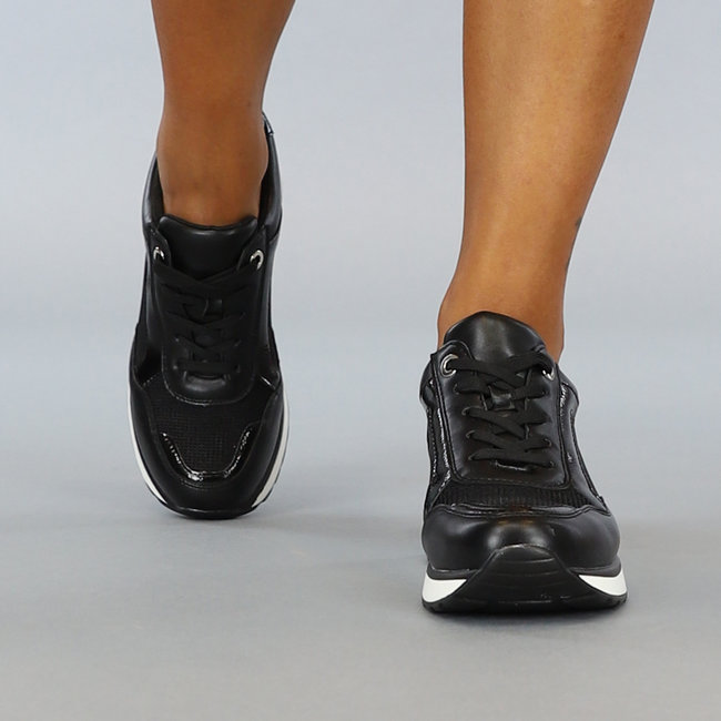Zwarte Sleehak Sneakers met Glim Detail -