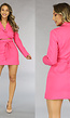 Roze Blazer Jurk met Veterdetail en Uitsnede