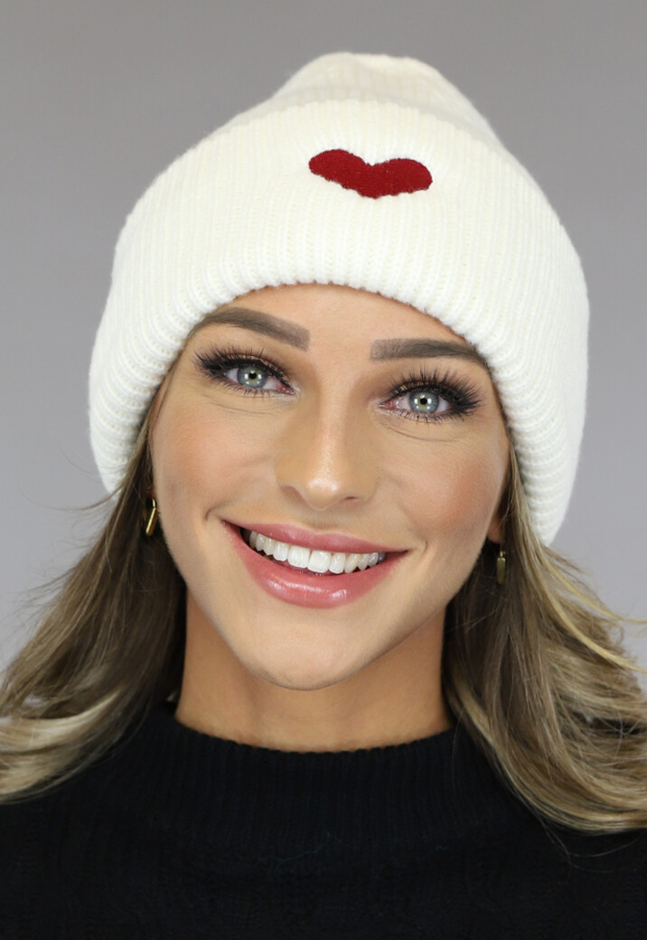 Witte Beanie met Rood Hartje