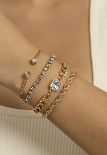 OP=OP.14.AV 4 Piece Gouden Armbanden Set