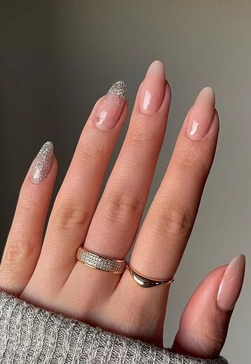 Ovaal Nude Nepnagels met Glitter