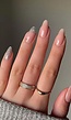 Ovaal Nude Nepnagels met Glitter