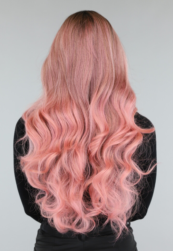Roze Ombre Pruik met Donkere Uitgroei en Lang Golvend Haar
