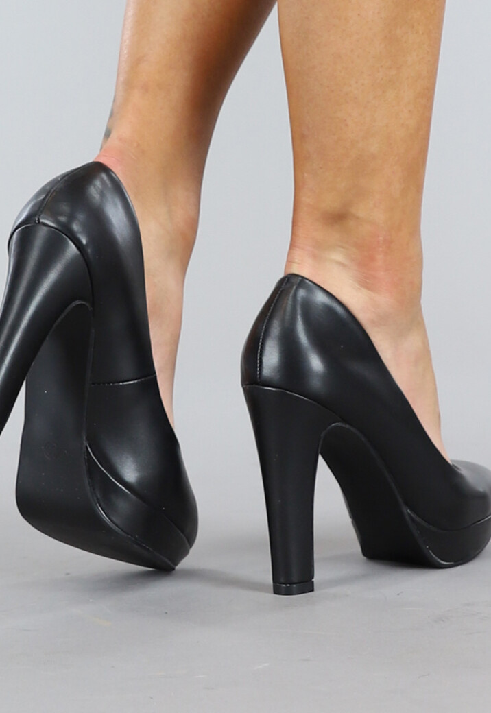 Zwarte Lederlook Pumps met Plateau