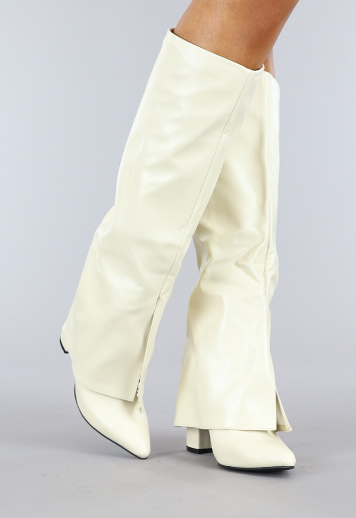 Lange Crème Gevouwen Laarzen met Spitse Neus