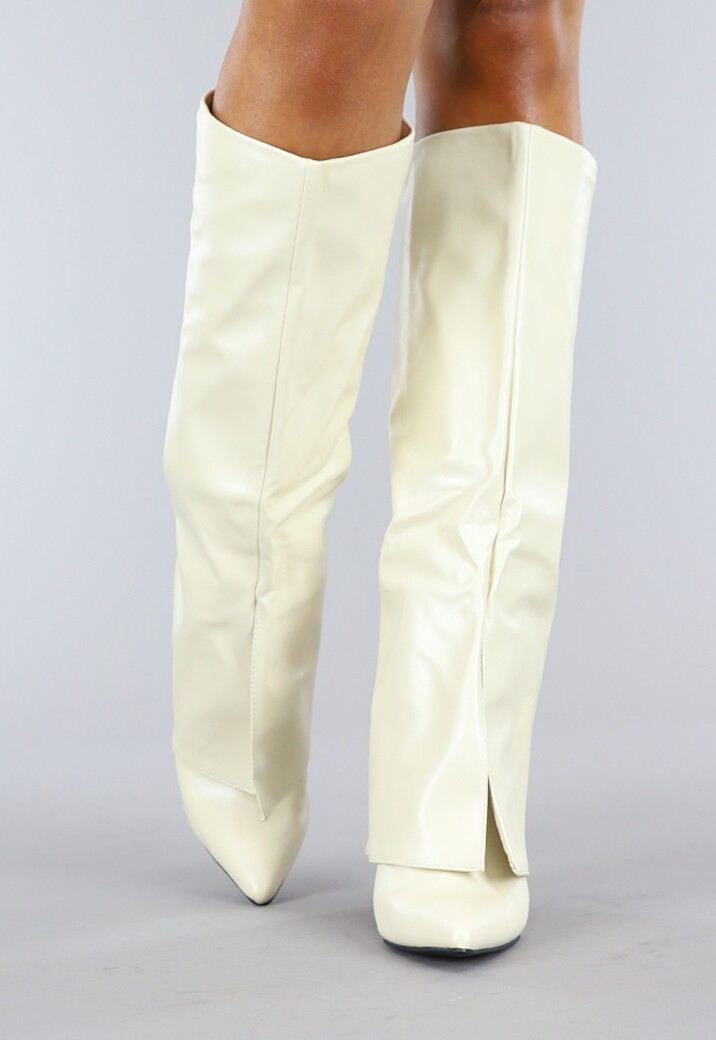 Lange Crème Gevouwen Laarzen met Spitse Neus