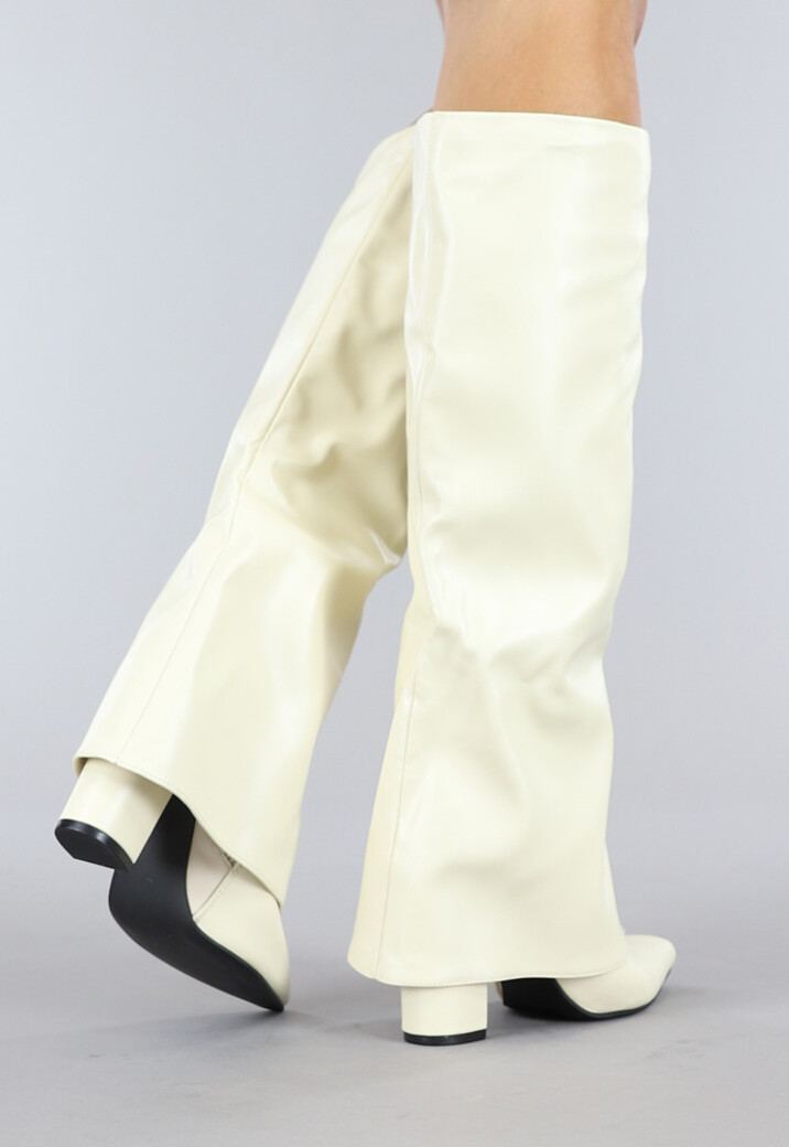 Lange Crème Gevouwen Laarzen met Spitse Neus