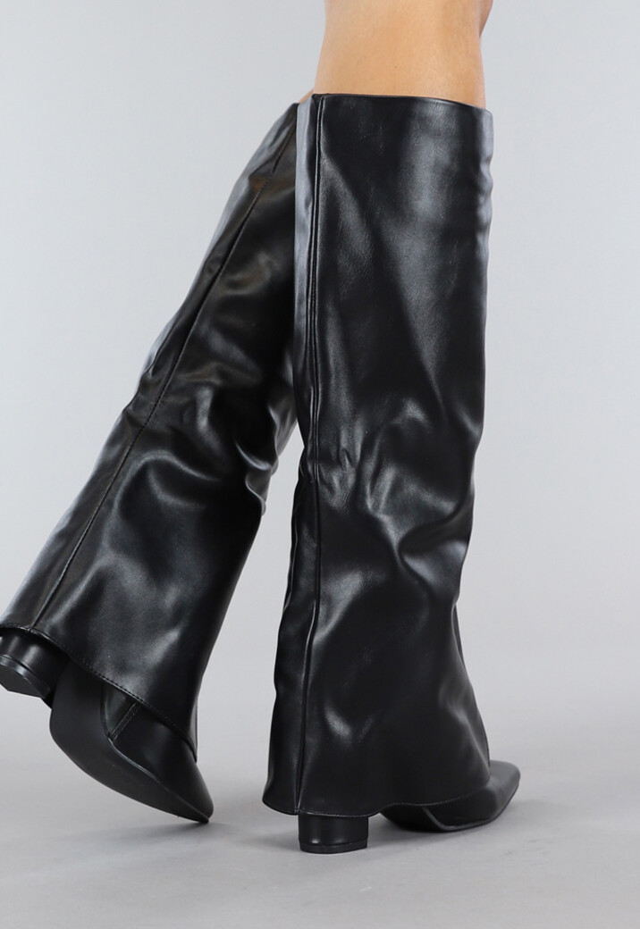 Lange Zwarte Gevouwen Laarzen met Spitse Neus
