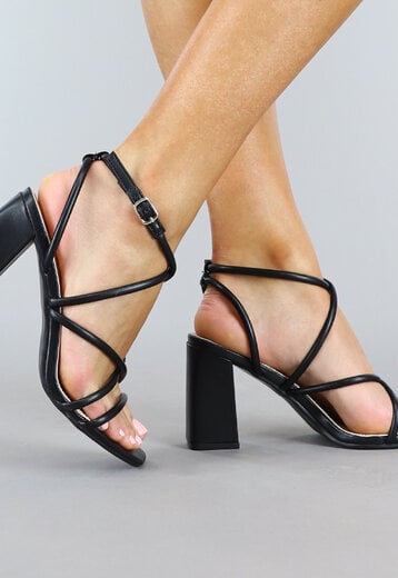 OP=OP! Zwarte Strappy Sandaletten