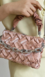 Gevlochten Clutch Tas met Geplooide Band