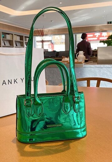 OP=OP! Kleine Groene Metallic Tas met Dubbel Handvat