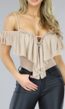 Beige Off-Shoulder Ruffle Bodysuit met Mesh Lijfje