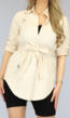 BF2023 Halflange Beige Spijkerblouse met Scheuren