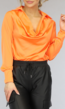 BF2023 Oranje Satin Gedrapeerde Blouse