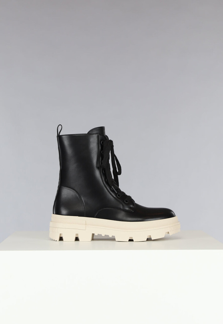 Zwarte Veterlaarsjes met Beige Zool