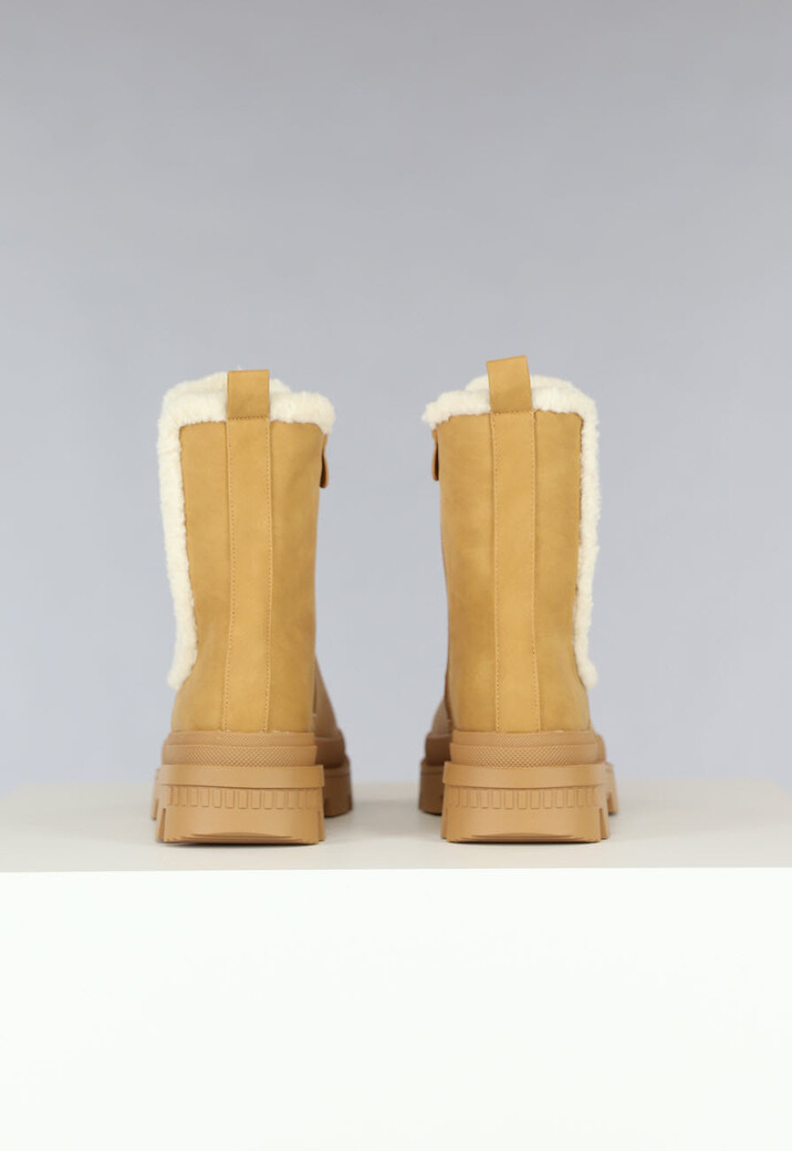 Camel Suèdelook Chelsea Boots met Teddy Details