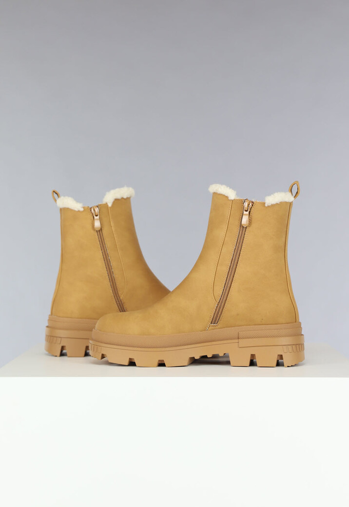 Camel Suèdelook Chelsea Boots met Teddy Details